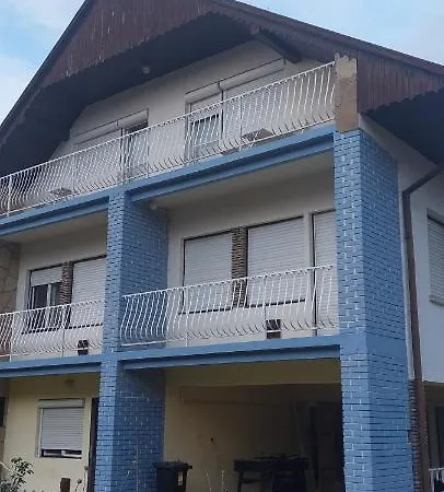 Bluebird Apartman Appartamento *